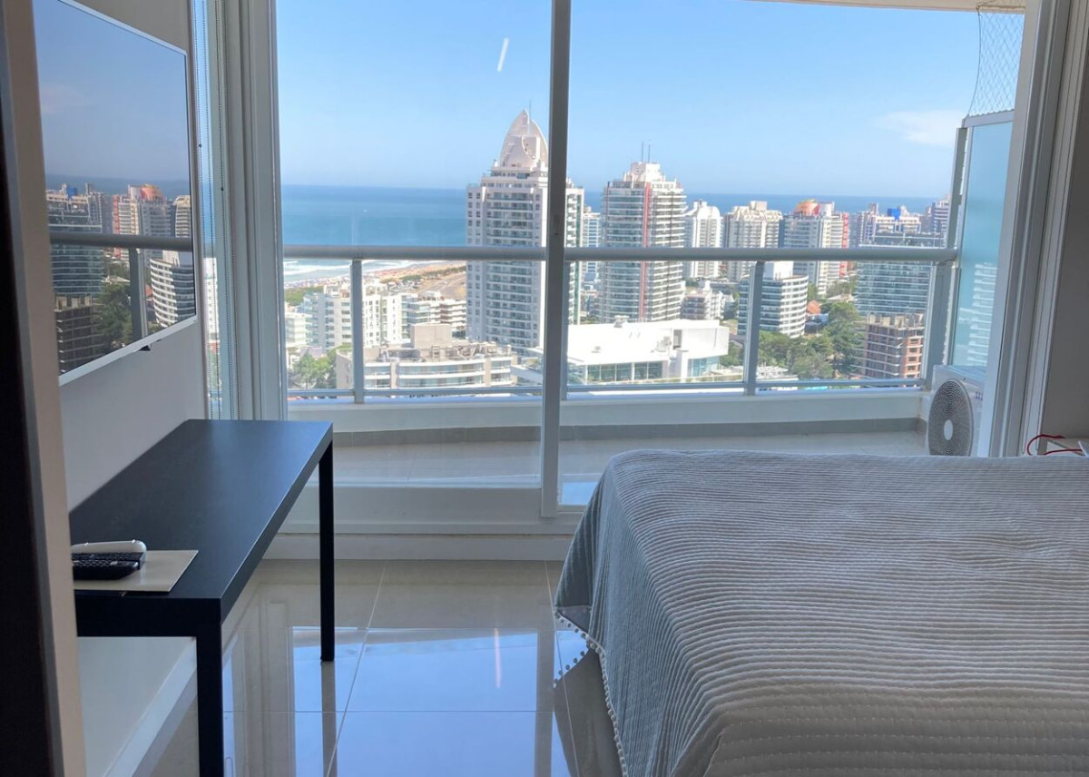 Apartamento ID.645 - Espléndido y Luminoso Apartamento, Vista al Mar, Torre ONE, Punta del Este