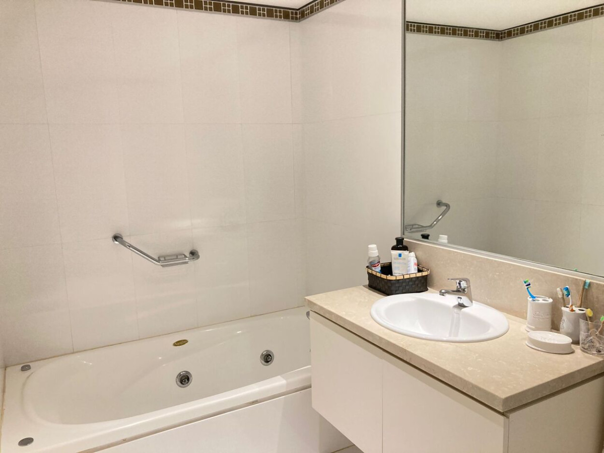 Apartamento ID.647 - Hermoso Penthouse, Primera Línea, Playa Brava. 3 Suite + Dependencia. Torre Le Parc.