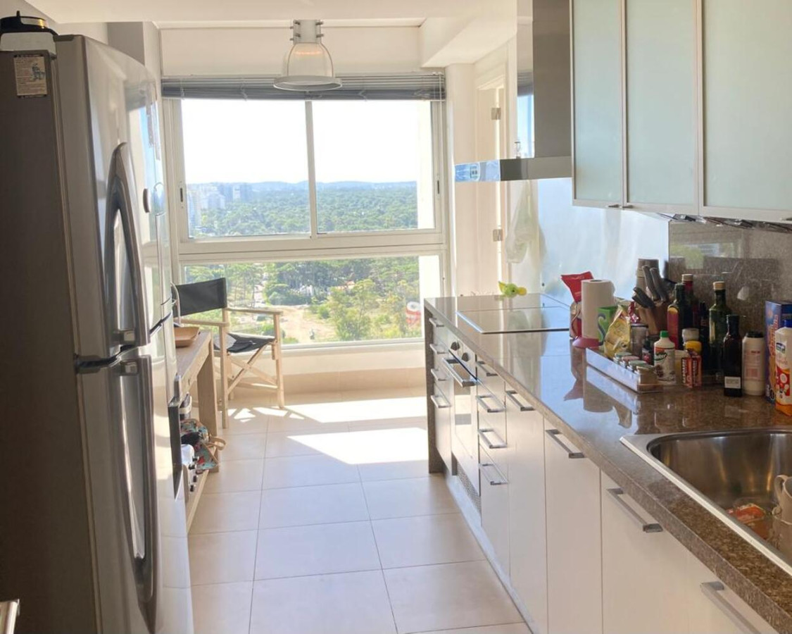 Apartamento ID.647 - Hermoso Penthouse, Primera Línea, Playa Brava. 3 Suite + Dependencia. Torre Le Parc.