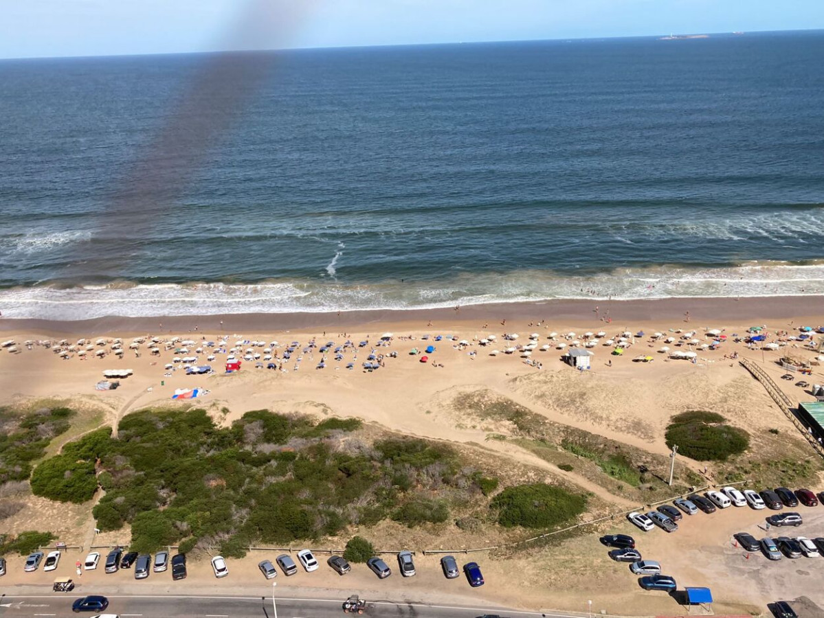 Apartamento ID.647 - Hermoso Penthouse, Primera Línea, Playa Brava. 3 Suite + Dependencia. Torre Le Parc.