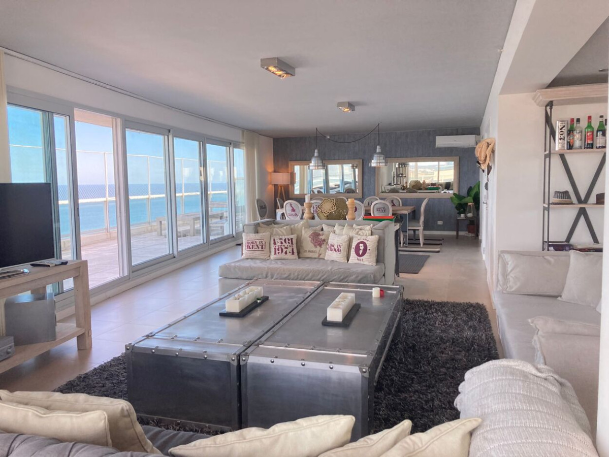 Apartamento ID.647 - Hermoso Penthouse, Primera Línea, Playa Brava. 3 Suite + Dependencia. Torre Le Parc.