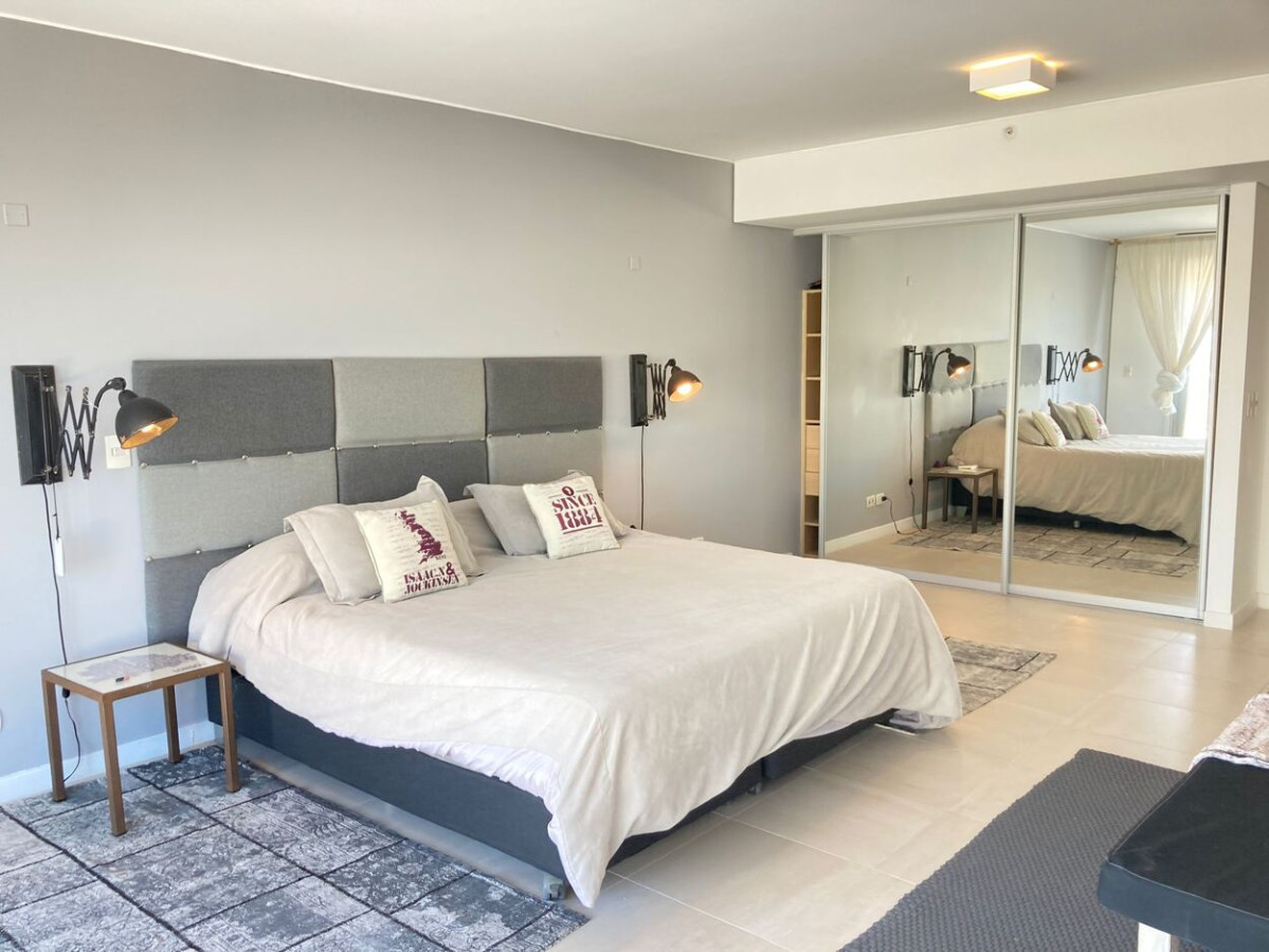 Apartamento ID.647 - Hermoso Penthouse, Primera Línea, Playa Brava. 3 Suite + Dependencia. Torre Le Parc.