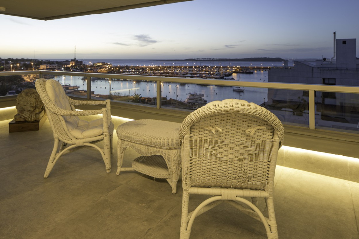 Apartamento ID.650 - Península, Espectacular Vista, 3 suites más dependencia