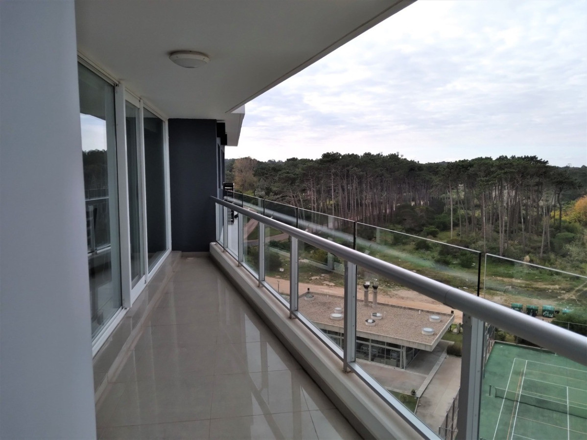 Apartamento ID.656 - Amplio apartamento 3 dormitorios más dependencia