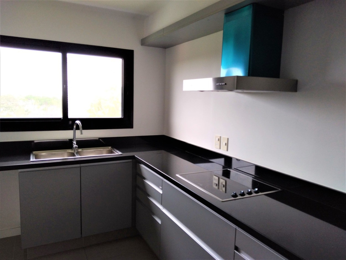 Apartamento ID.656 - Amplio apartamento 3 dormitorios más dependencia