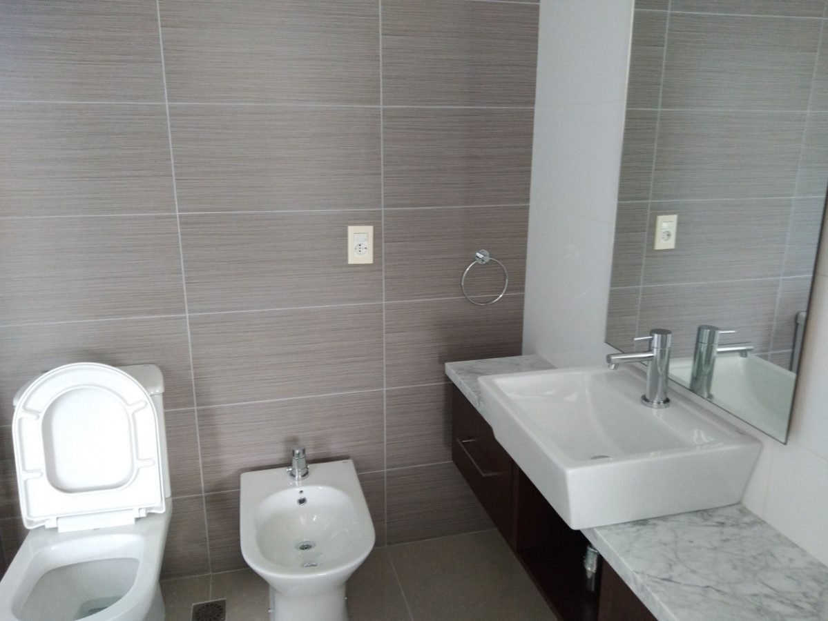 Apartamento ID.656 - Amplio apartamento 3 dormitorios más dependencia