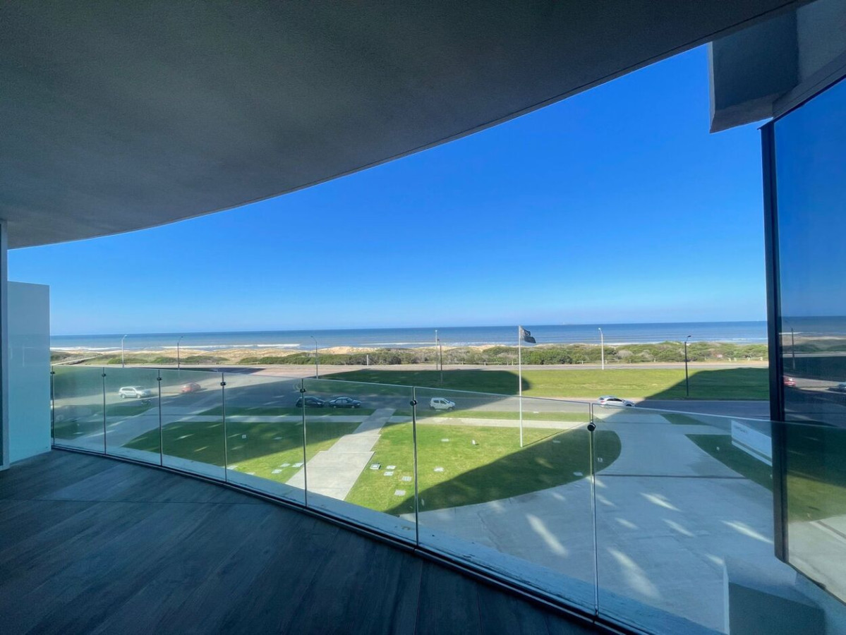 Apartamento ID.663 - Torre Trump 3 dormitorios en suite mas dependencia de servicio