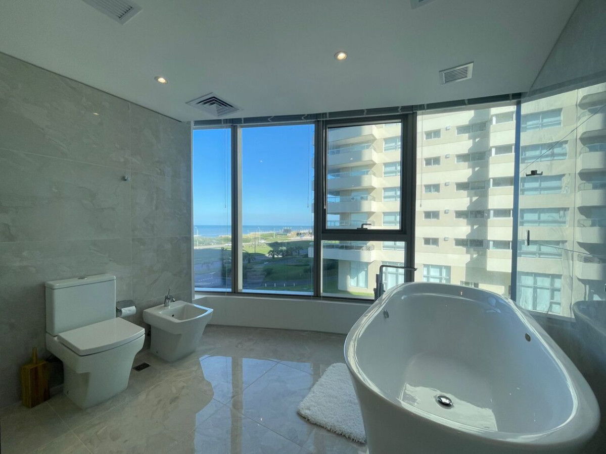 Apartamento ID.663 - Torre Trump 3 dormitorios en suite mas dependencia de servicio