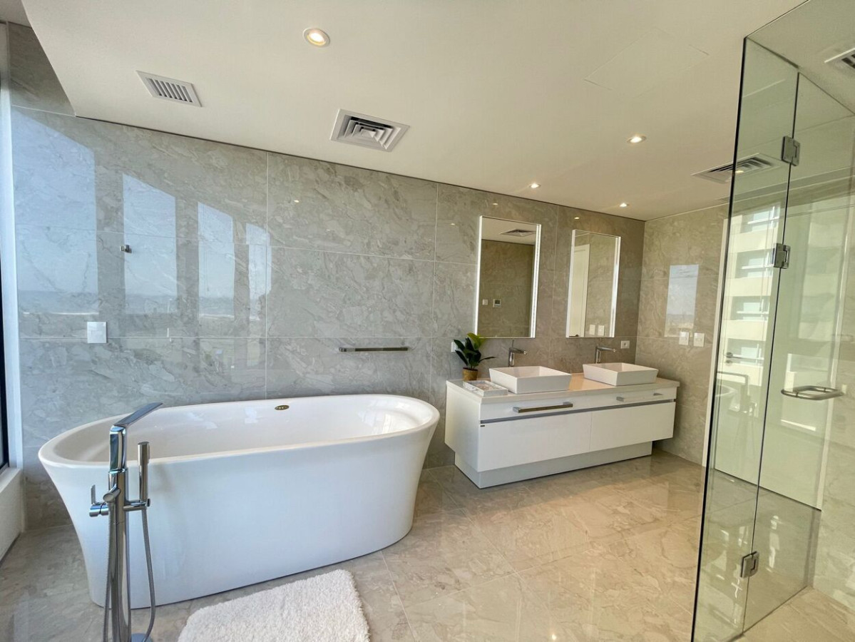 Apartamento ID.663 - Torre Trump 3 dormitorios en suite mas dependencia de servicio