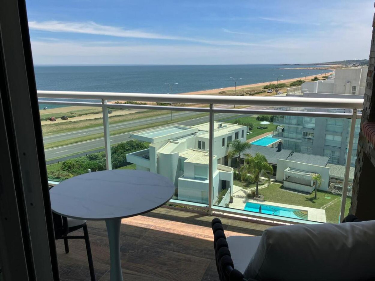 Apartamento ID.667 - Moderno apartamento 1 dormitorio y 1/2, primera linea, mansa