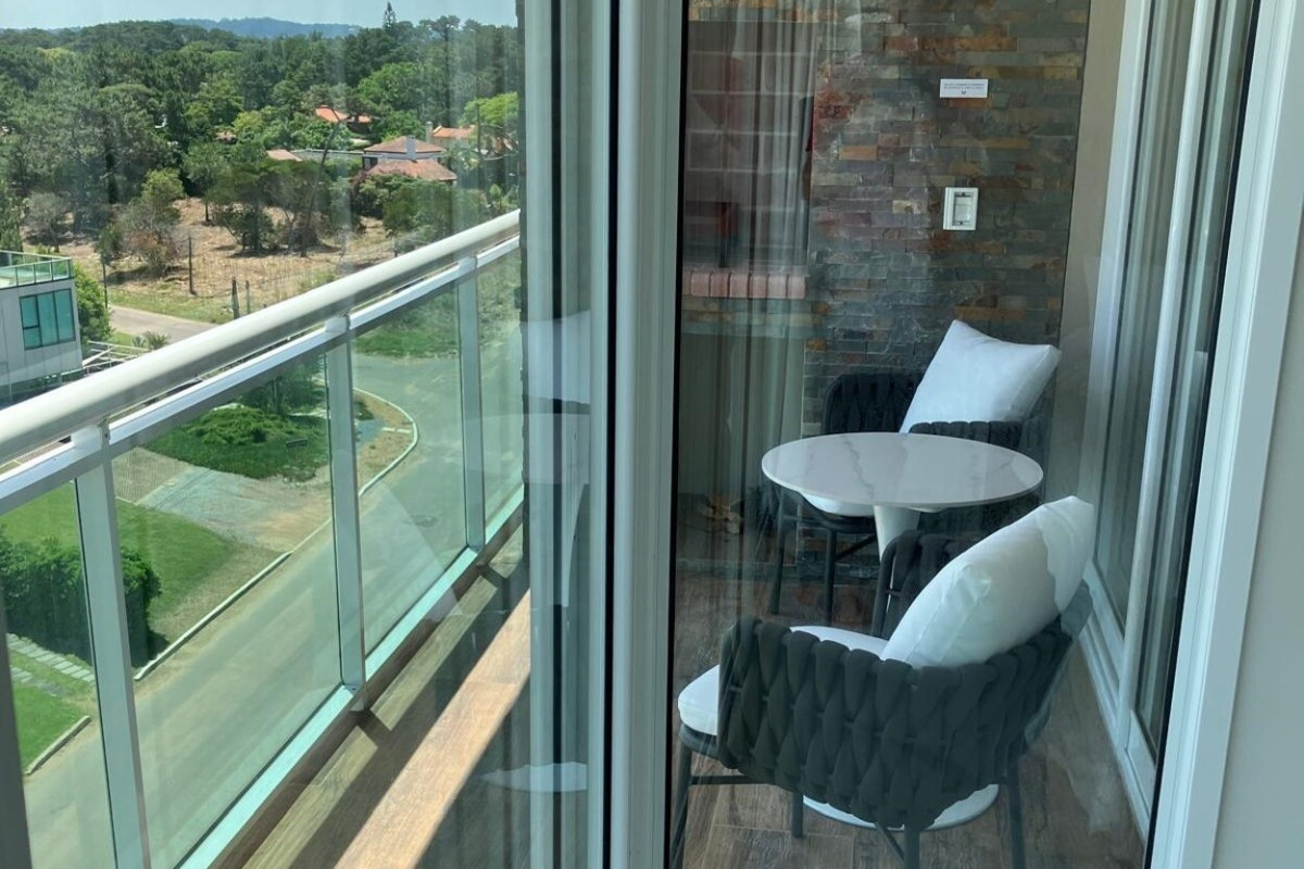 Apartamento ID.667 - Moderno apartamento 1 dormitorio y 1/2, primera linea, mansa