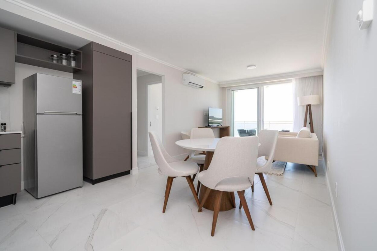 Apartamento ID.667 - Moderno apartamento 1 dormitorio y 1/2, primera linea, mansa