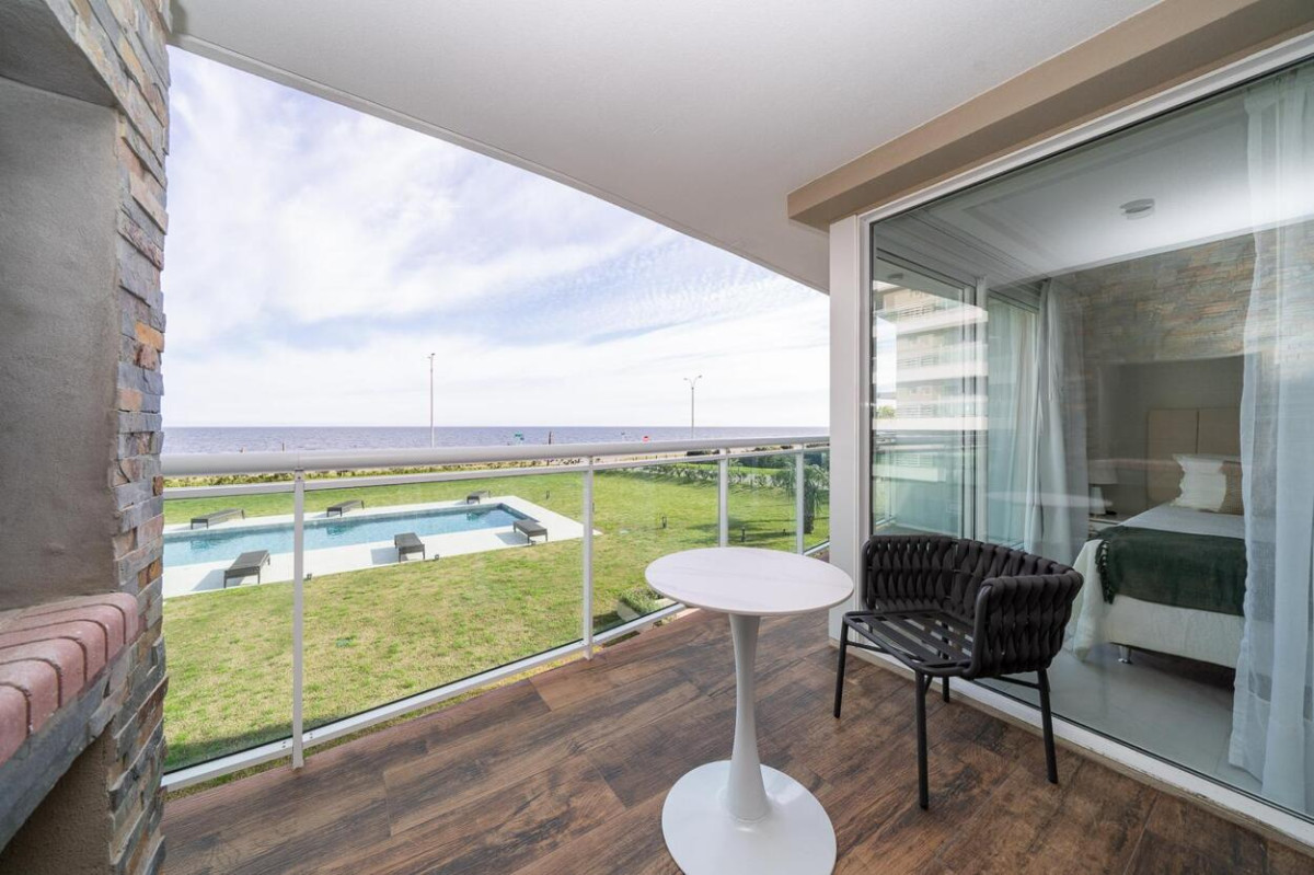 Apartamento ID.668 - Moderno apartamento, 2 dormitorios 2 baños, primera linea mansa