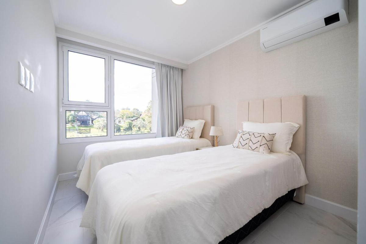 Apartamento ID.668 - Moderno apartamento, 2 dormitorios 2 baños, primera linea mansa