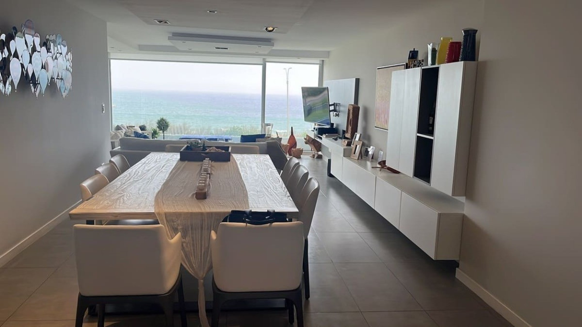 Apartamento ID.675 - Amplia planta de 3 dormitorios mas dependencia de servicio en primera linea de la mansa.