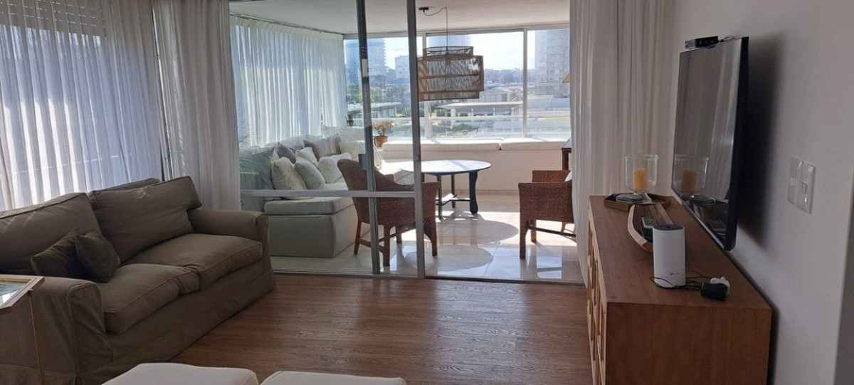 Apartamento ID.678 - Apartamento, 3 dormitorios mas dependencia, primera linea de la Brava