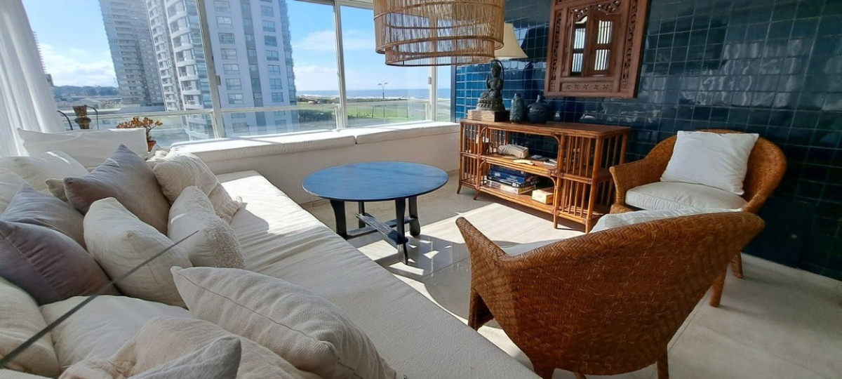 Apartamento ID.678 - Apartamento, 3 dormitorios mas dependencia, primera linea de la Brava