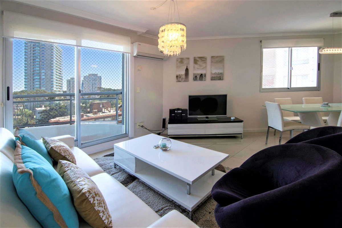 Apartamento ID.74 - Funcional Apartamento 2 Dormitorios, Full amenities. Ocean Drive, Punta del Este.