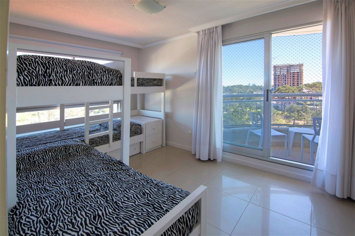 Apartamento ID.74 - Funcional Apartamento 2 Dormitorios, Full amenities. Ocean Drive, Punta del Este.