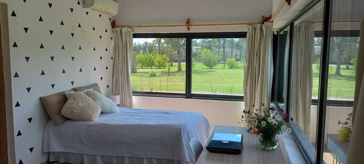 Casa ID.545 - Espectacular casa 4 dormitorios en Barrio Privado/El Quijote