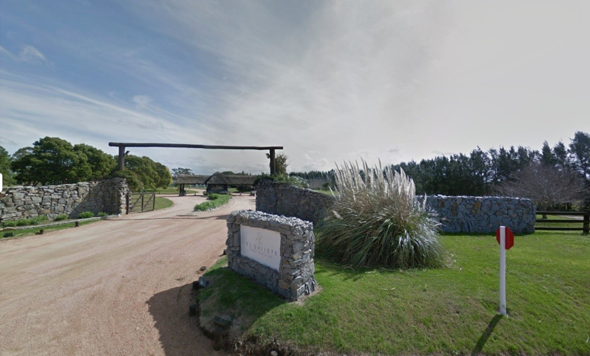 Casa ID.545 - Espectacular casa 4 dormitorios en Barrio Privado/El Quijote