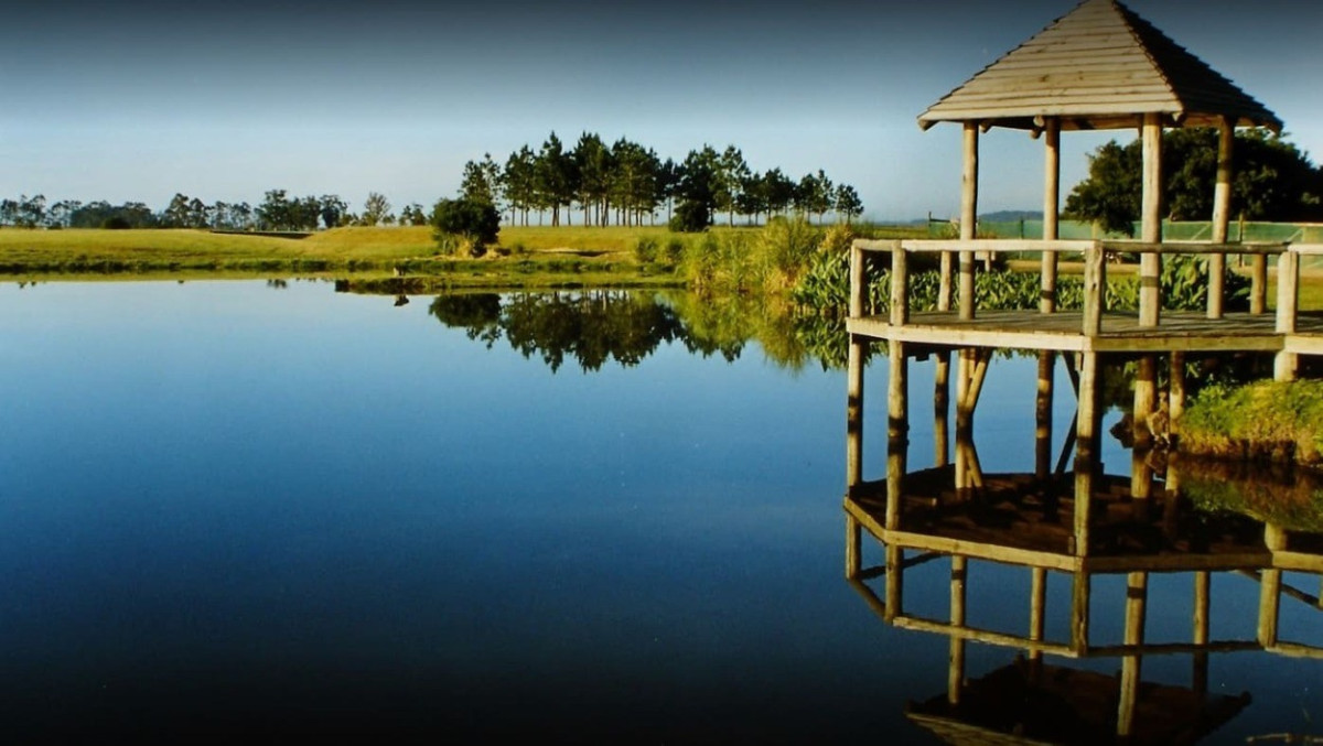 Casa ID.545 - Espectacular casa 4 dormitorios en Barrio Privado/El Quijote