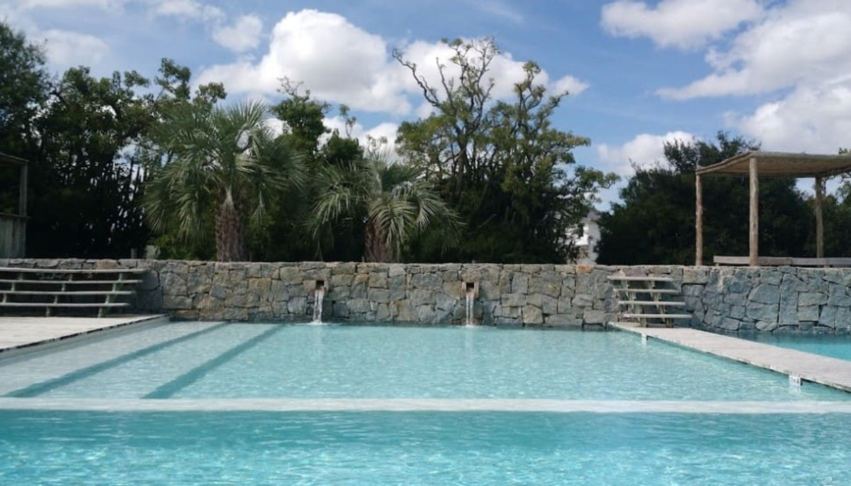 Casa ID.545 - Espectacular casa 4 dormitorios en Barrio Privado/El Quijote