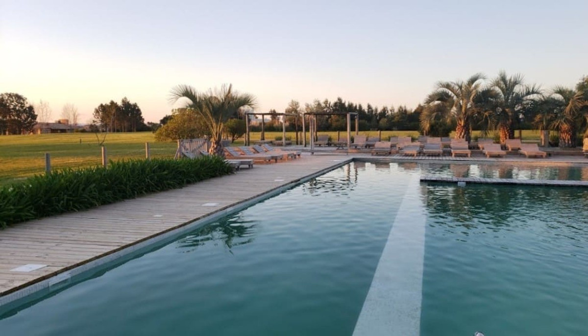 Casa ID.545 - Espectacular casa 4 dormitorios en Barrio Privado/El Quijote