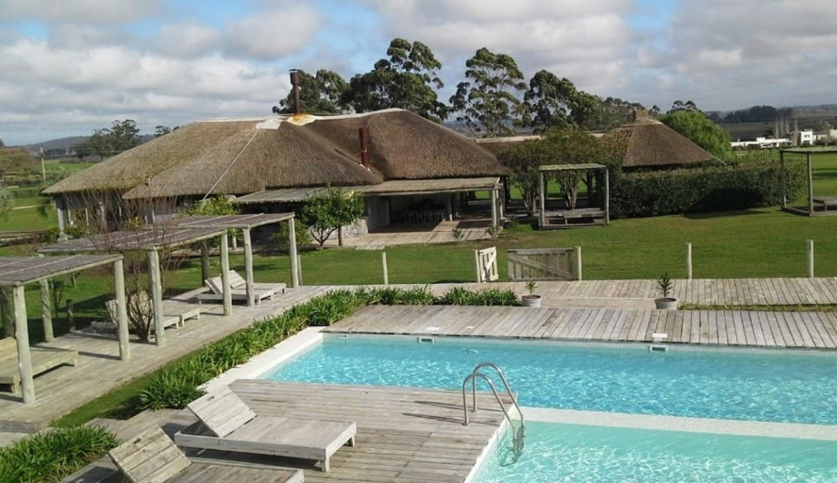 Casa ID.545 - Espectacular casa 4 dormitorios en Barrio Privado/El Quijote