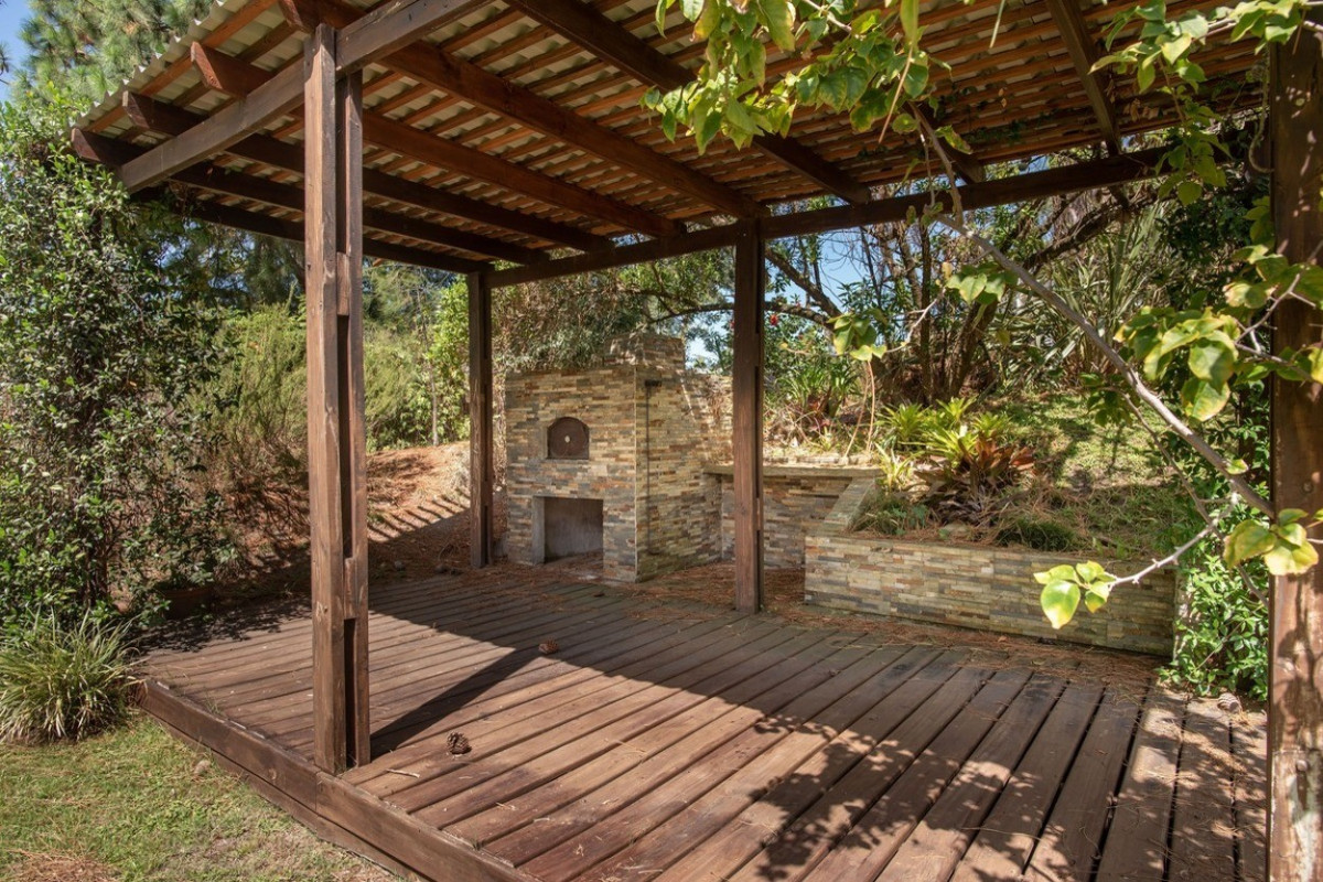 Casa ID.652 - Amplia Residencia 3 suites Barrio privado