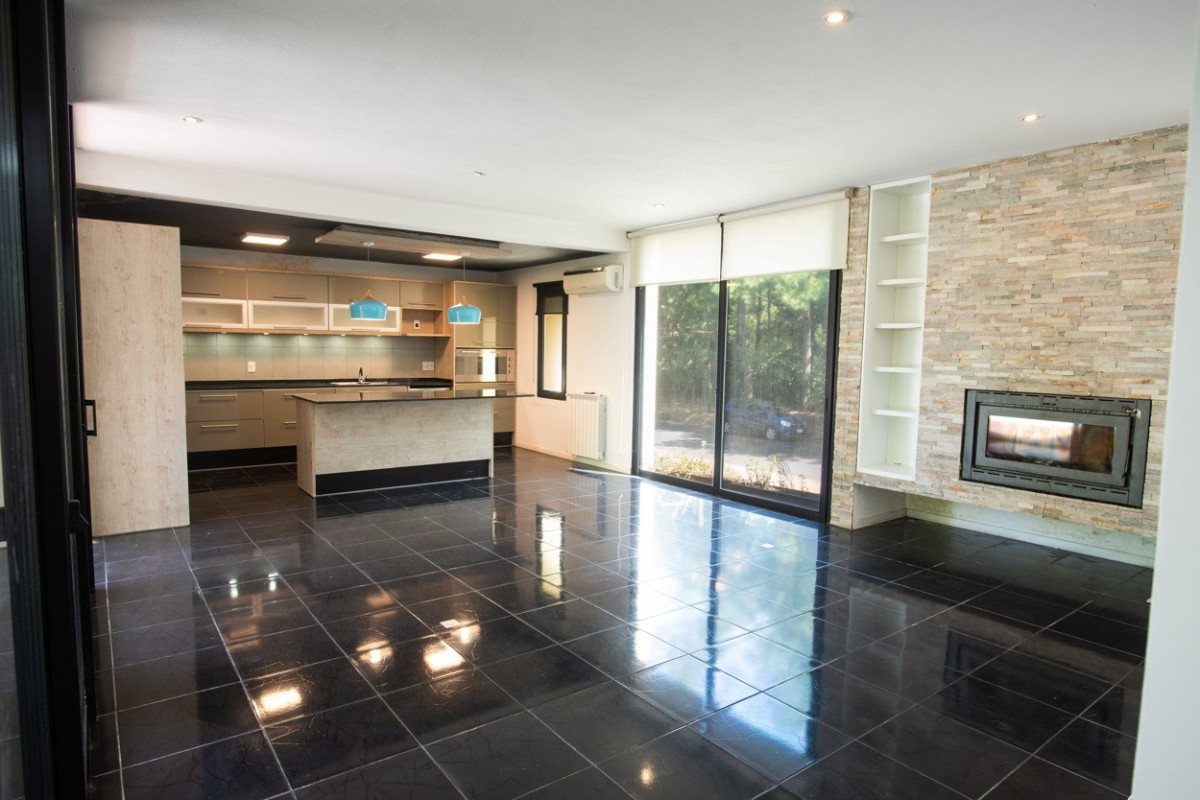 Casa ID.652 - Amplia Residencia 3 suites Barrio privado