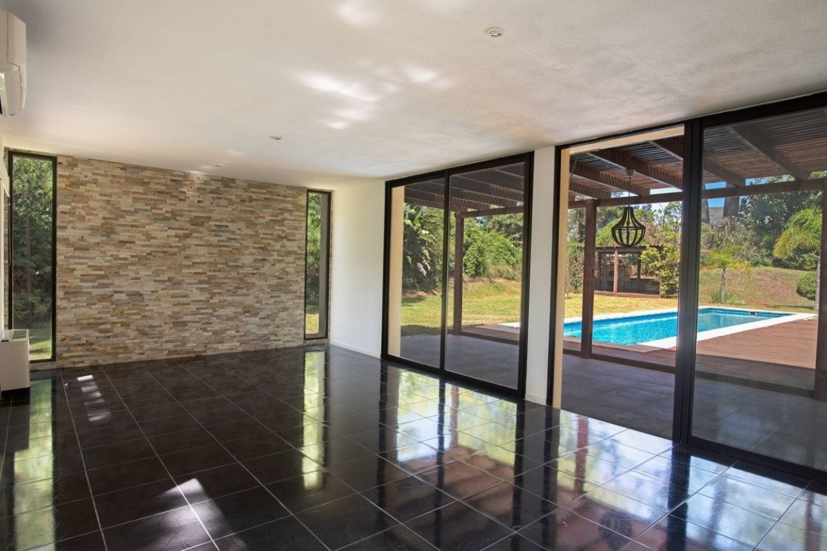 Casa ID.652 - Amplia Residencia 3 suites Barrio privado