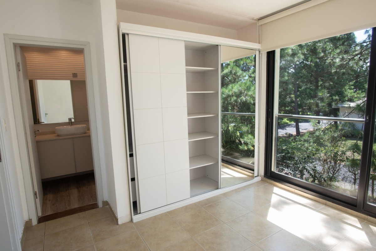 Casa ID.652 - Amplia Residencia 3 suites Barrio privado