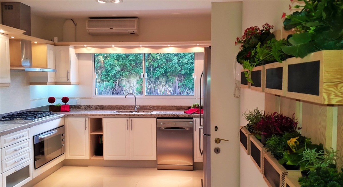 Casa ID.209 - Elegante Casa 4 Dormitorios y Dep