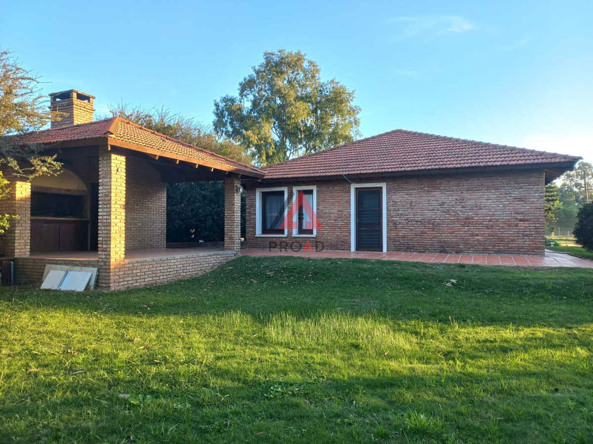 Casa ID.2 - Gran casa a solo 100 mts de la ruta interbalnearia con 1040 mts2 de terreno