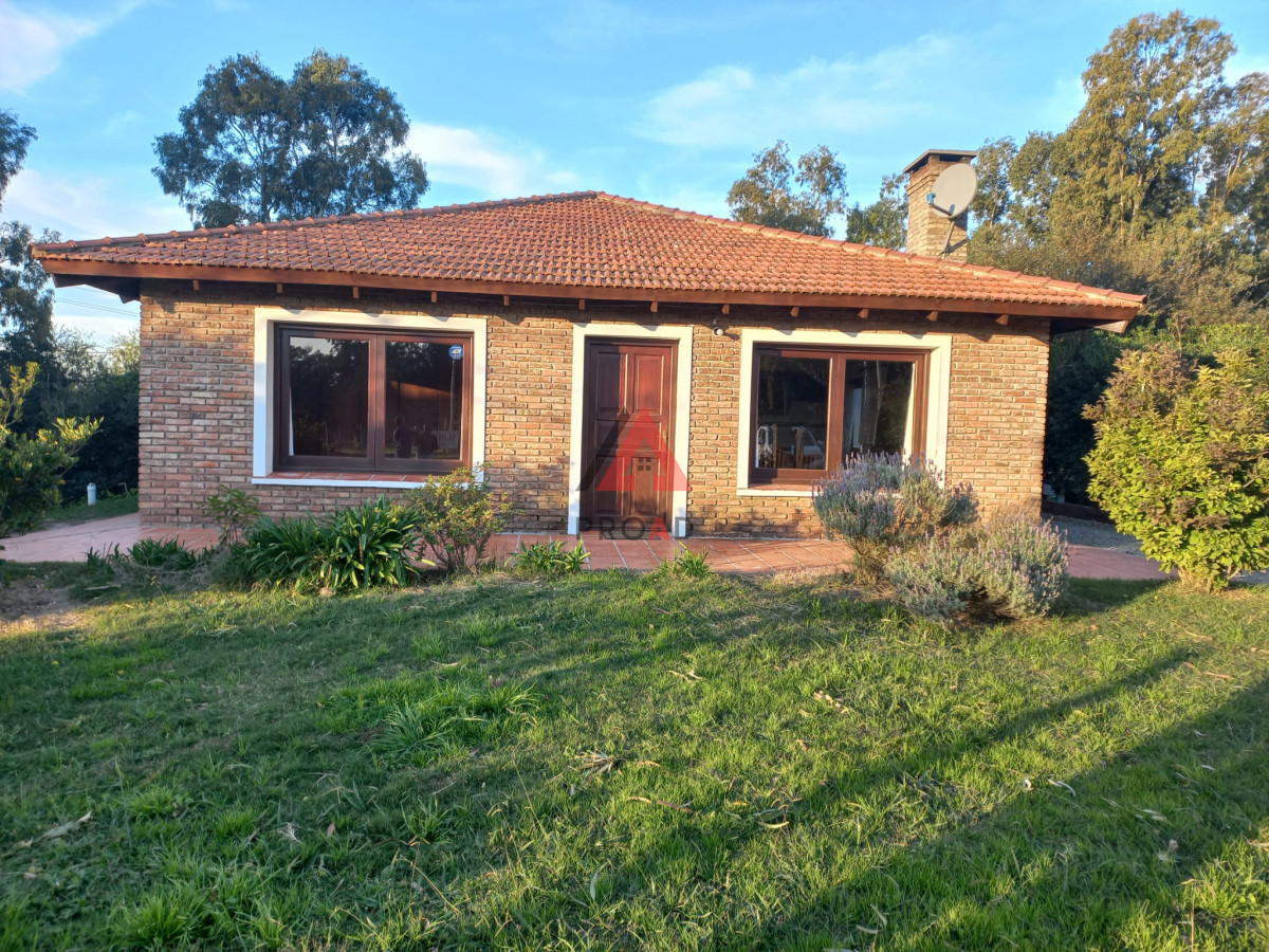 Casa ID.2 - Gran casa a solo 100 mts de la ruta interbalnearia con 1040 mts2 de terreno