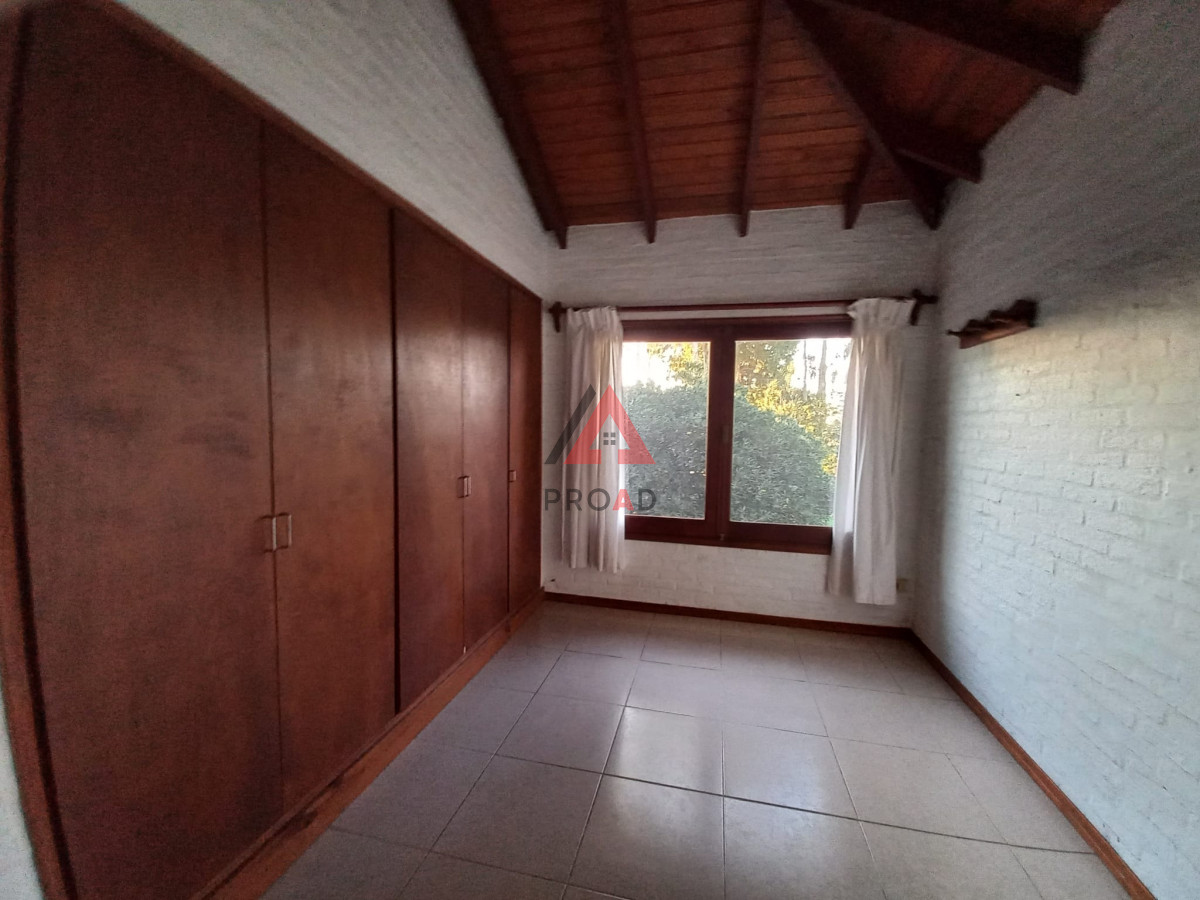 Casa ID.2 - Gran casa a solo 100 mts de la ruta interbalnearia con 1040 mts2 de terreno