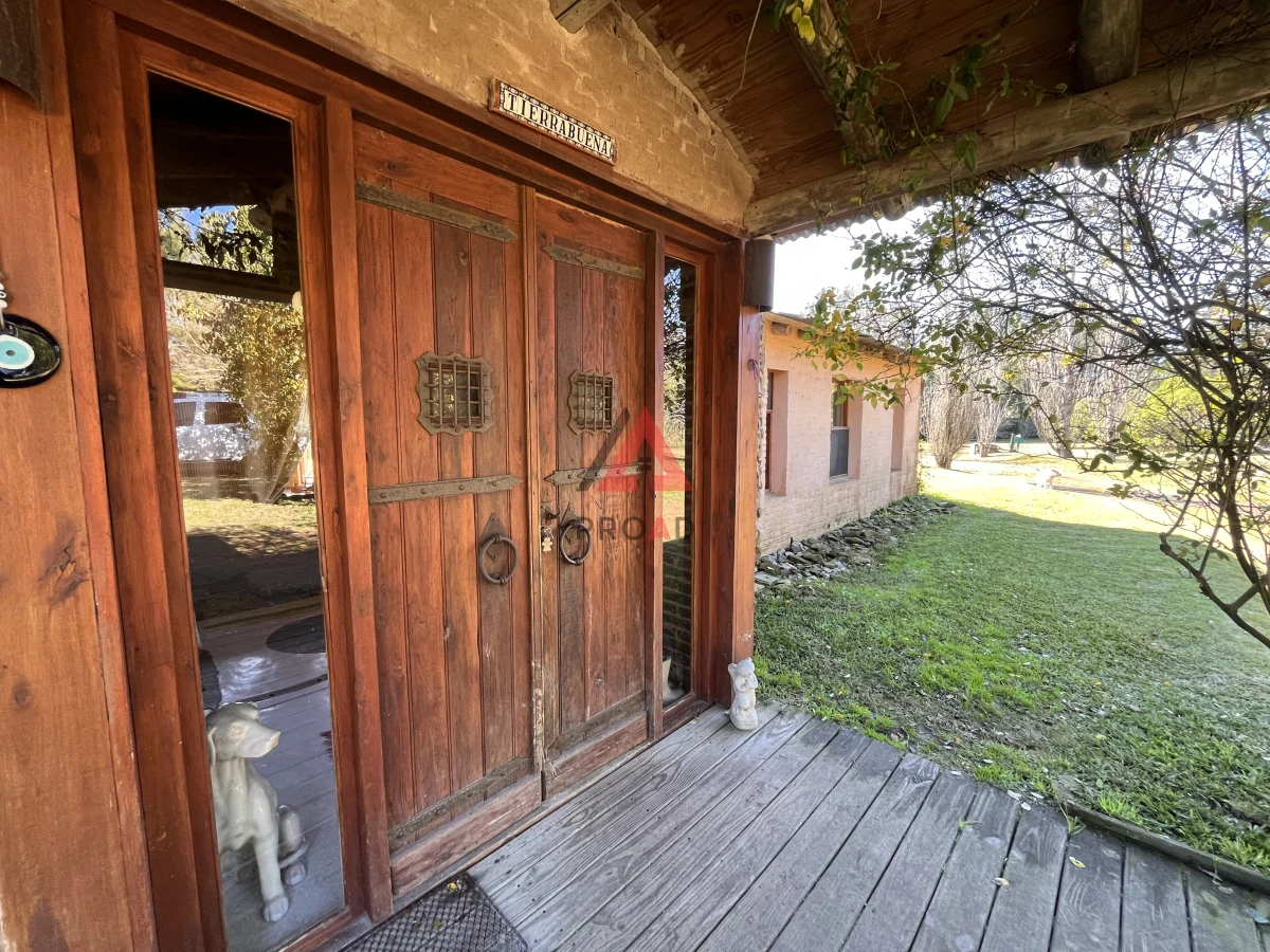 Chacra ID.42 - Chacra en el pejerrey frente a la laguna, 6 dormitorios 6 baños 