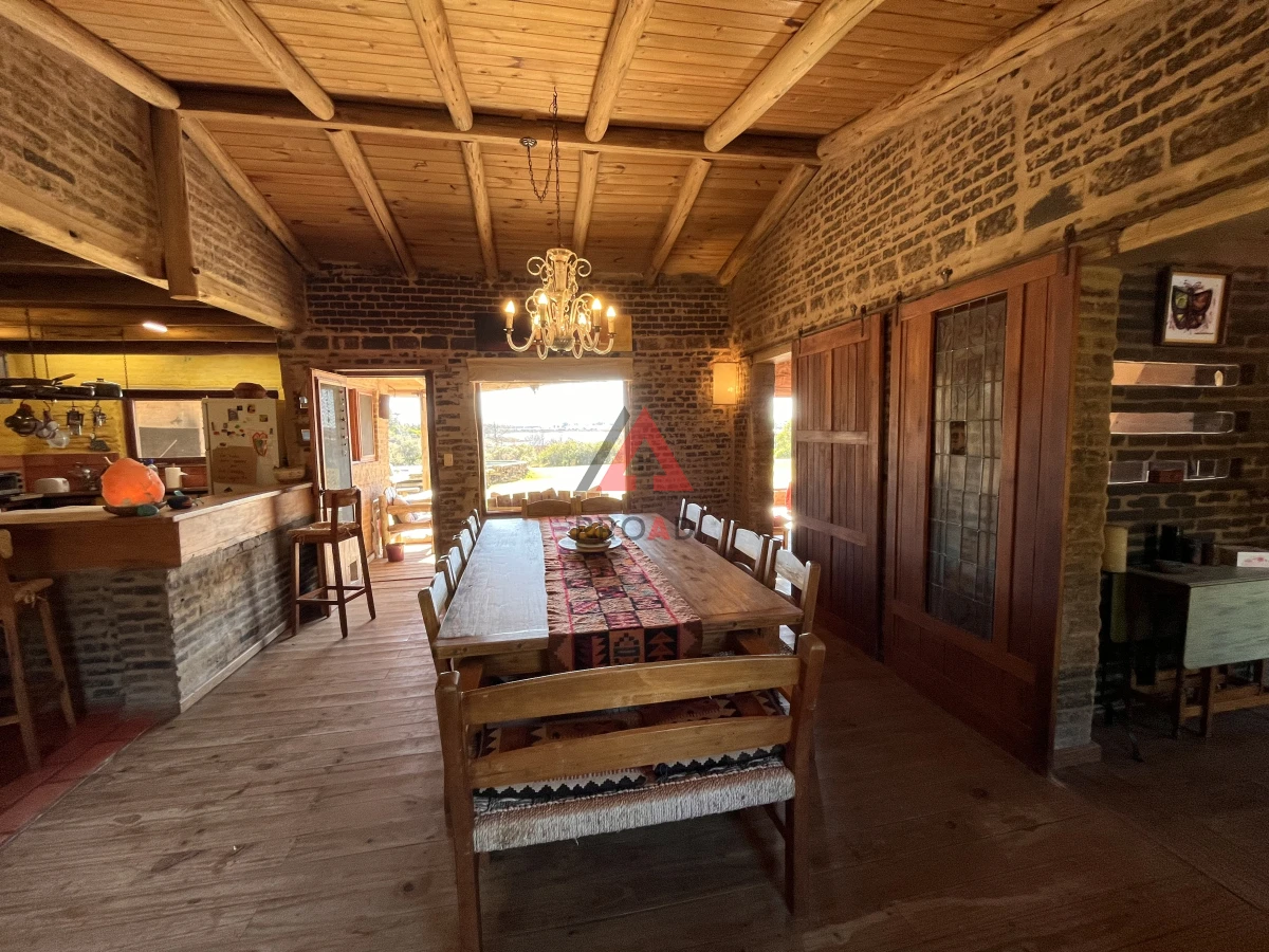 Chacra ID.42 - Chacra en el pejerrey frente a la laguna, 6 dormitorios 6 baños 