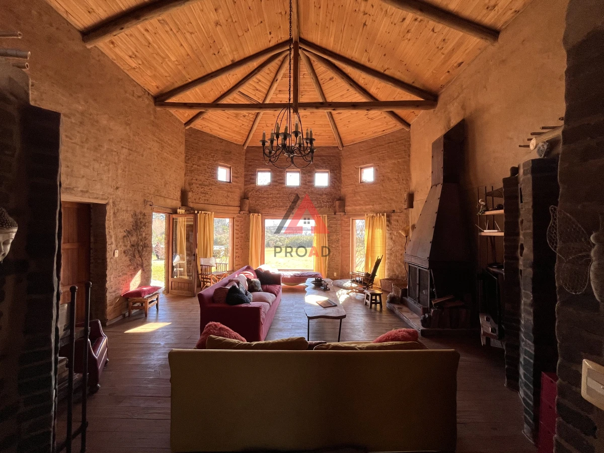 Chacra ID.42 - Chacra en el pejerrey frente a la laguna, 6 dormitorios 6 baños 