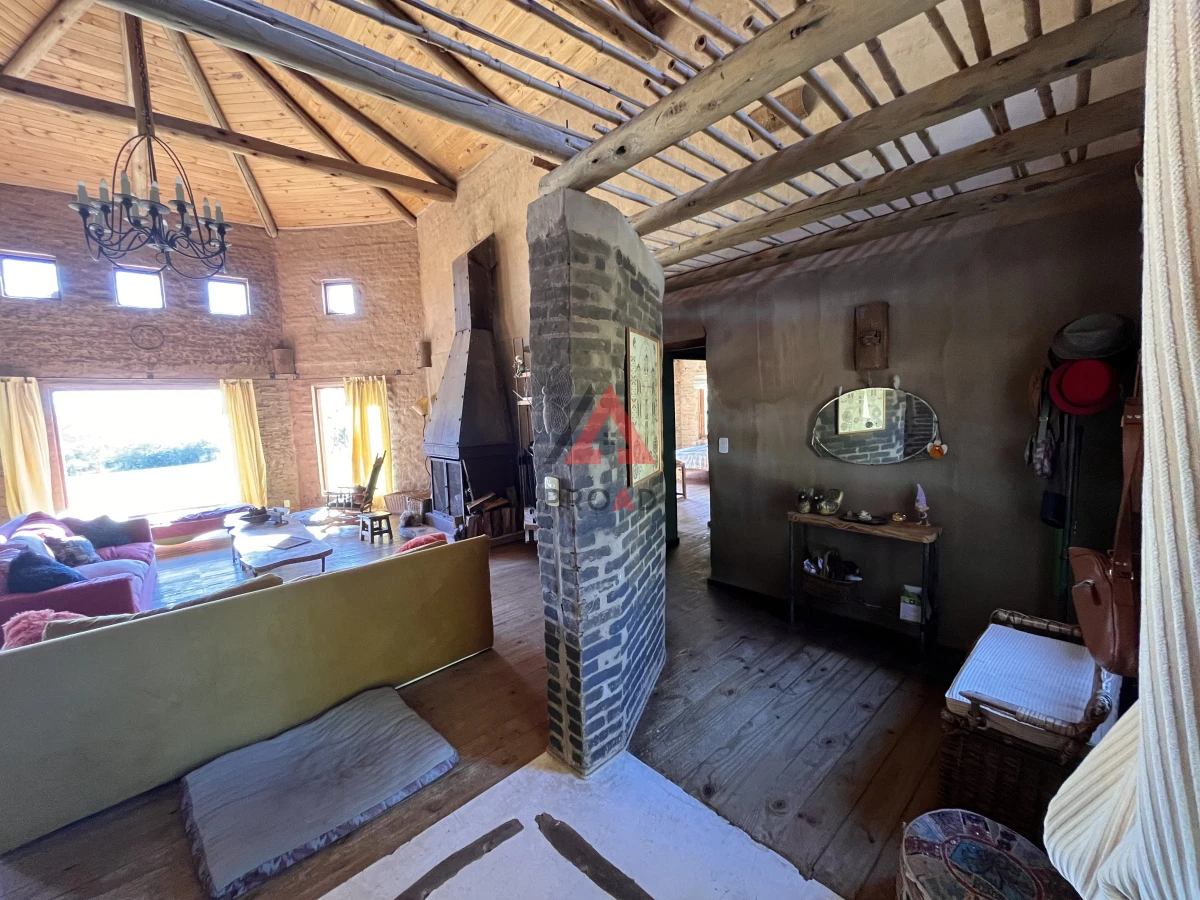 Chacra ID.42 - Chacra en el pejerrey frente a la laguna, 6 dormitorios 6 baños 