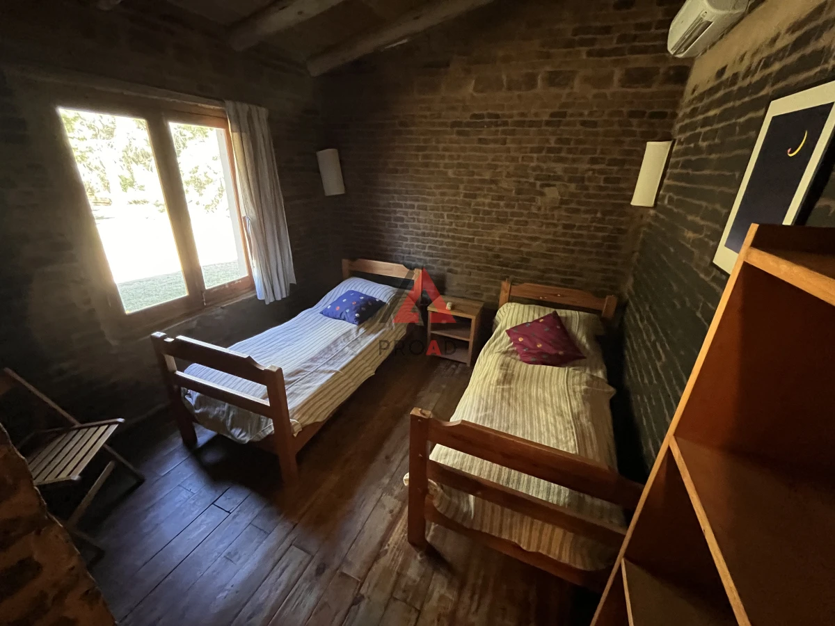 Chacra ID.42 - Chacra en el pejerrey frente a la laguna, 6 dormitorios 6 baños 