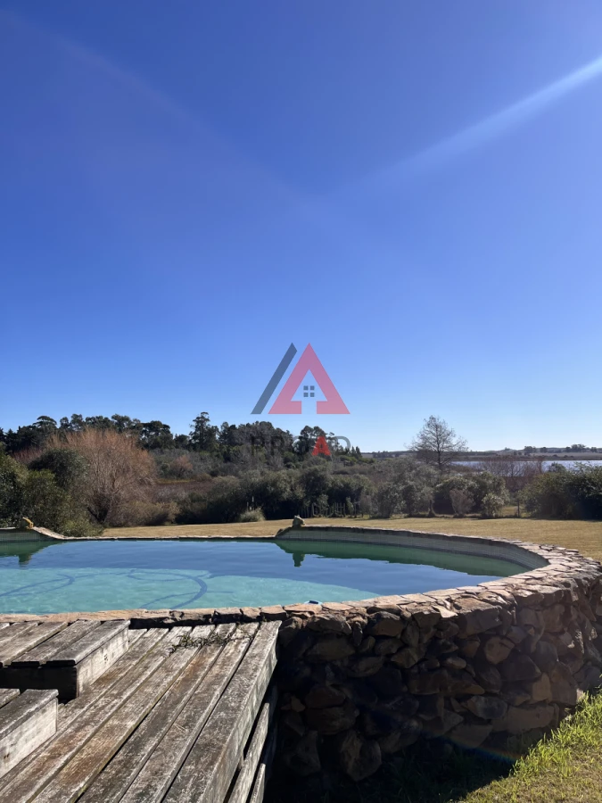 Chacra ID.42 - Chacra en el pejerrey frente a la laguna, 6 dormitorios 6 baños 