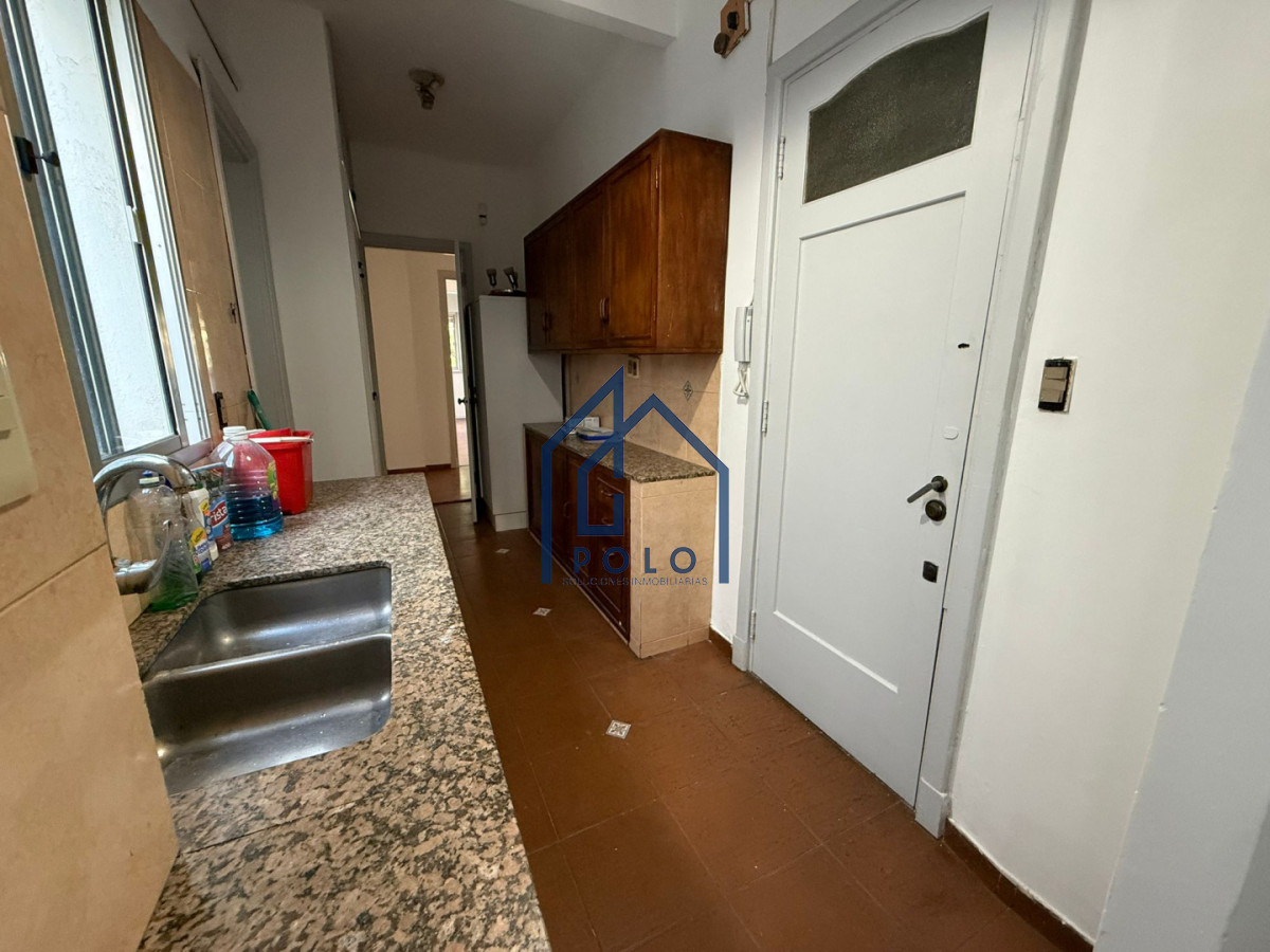 Apartamento ID.130 - Muy bien ubicado! Venta apartamento en Pocitos 4 dormitorios! 