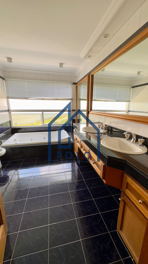 Apartamento ID.123 - VIVI EN ESTE ESPECTACULAR APARTAMENTO, CATEGORIA Y DISTINCION , FRENTE AL GOLF!