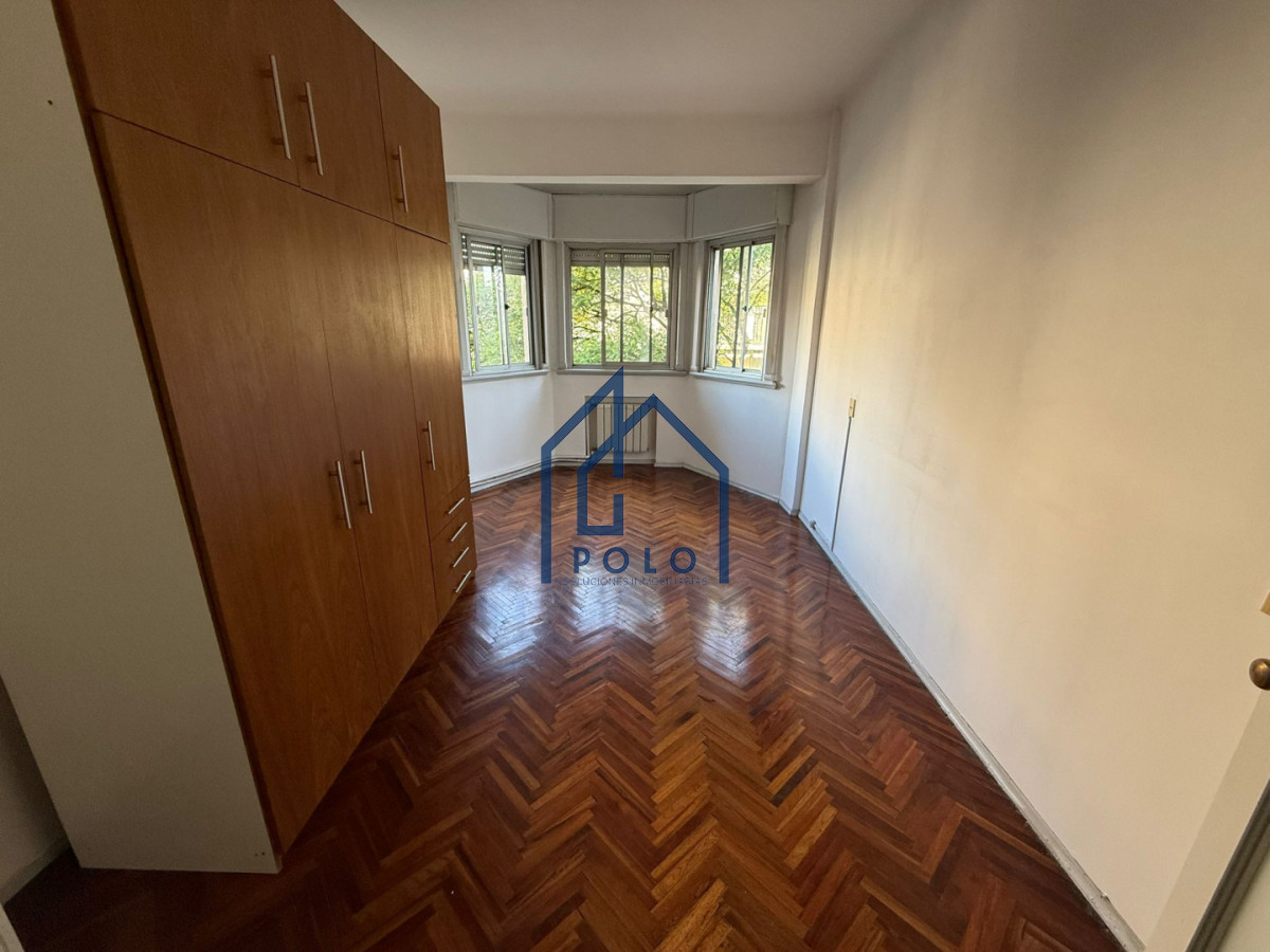 Apartamento ID.130 - Muy bien ubicado! Venta apartamento en Pocitos 4 dormitorios! 