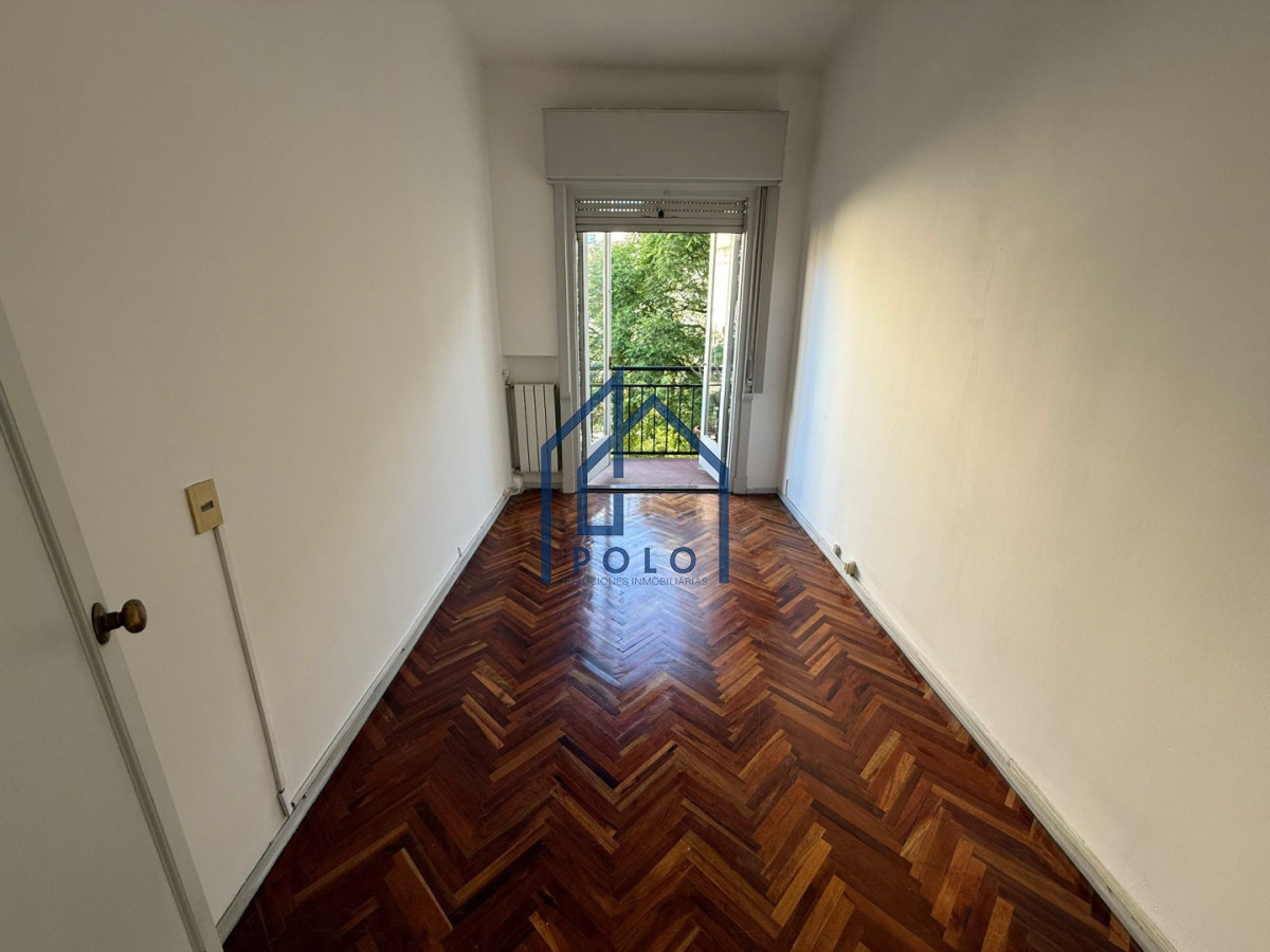 Apartamento ID.130 - Muy bien ubicado! Venta apartamento en Pocitos 4 dormitorios! 