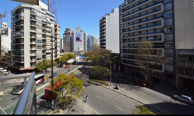 VENTA DE APARTAMENTO 2 DORMITORIOS, 2 BAÑOS Y GGE - TRES CRUCES. Montevideo Uruguay.