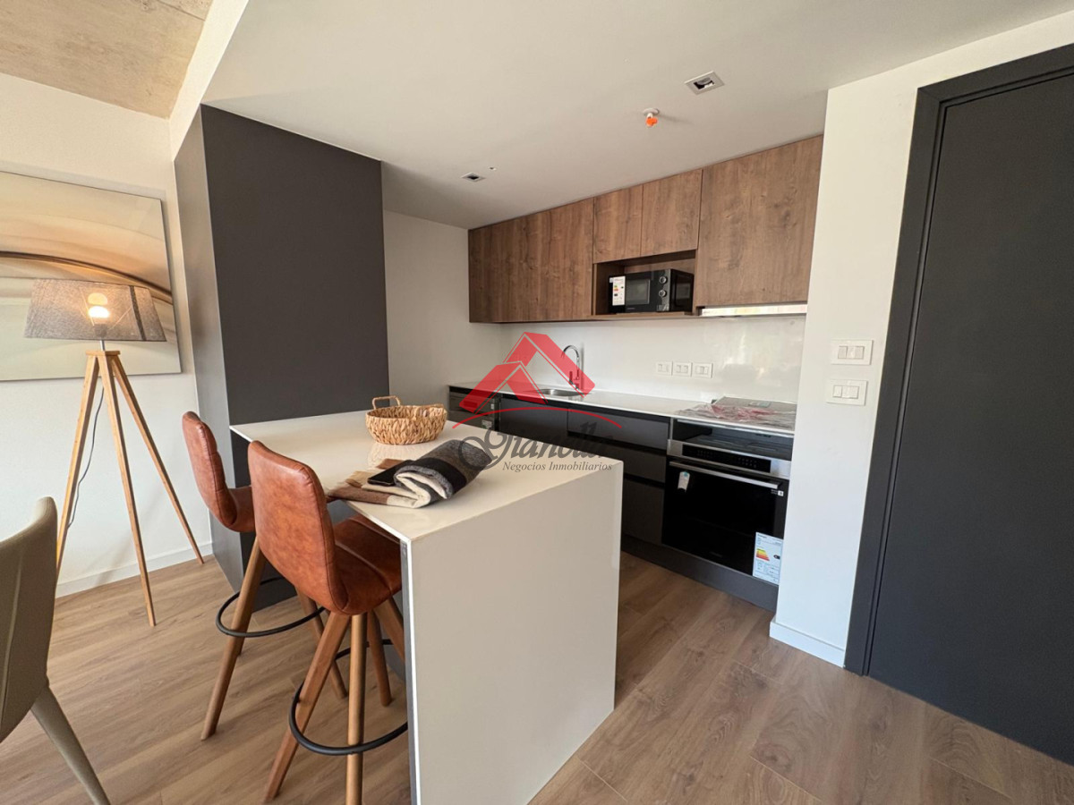 Apartamento ID.2176 - Apartamento en excelente torre con orientación y vistas en piso 10 