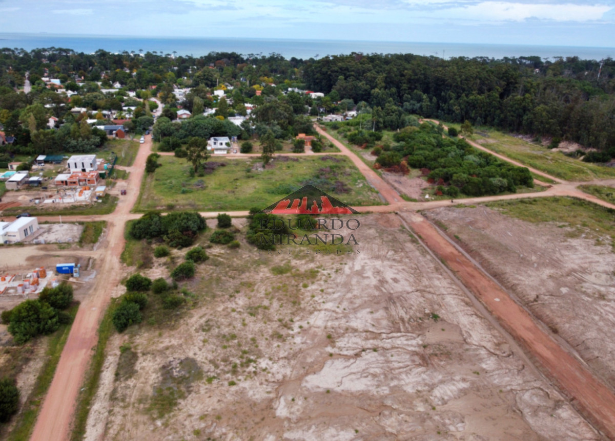 Terreno de 600m2 Financia Jardines de Pinares - Ultimo lote - EMP3399T